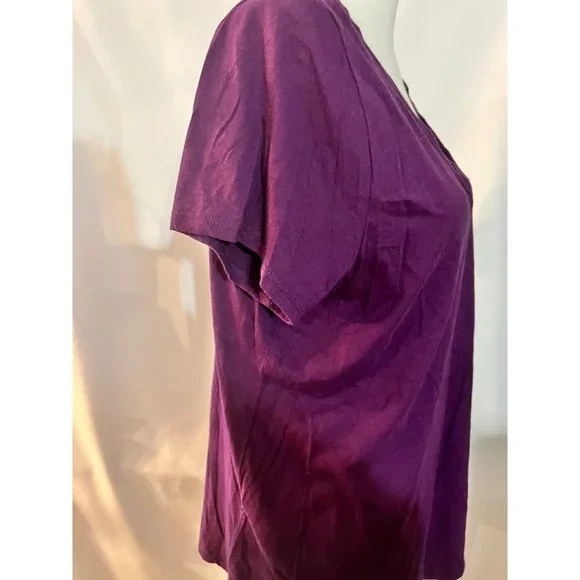 Torrid vneck  shirt size 2 - Picture 4 of 4